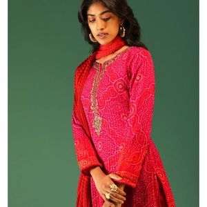 Pink And Orange Shaded Straight Cut Suit In Chiffon With Bandhani Design